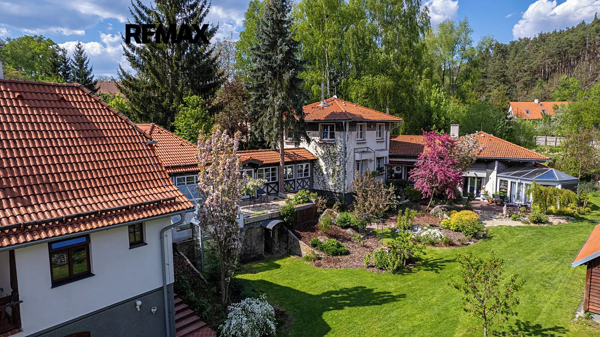Prodej rodinného domu 689 m², pozemek 5198 m²